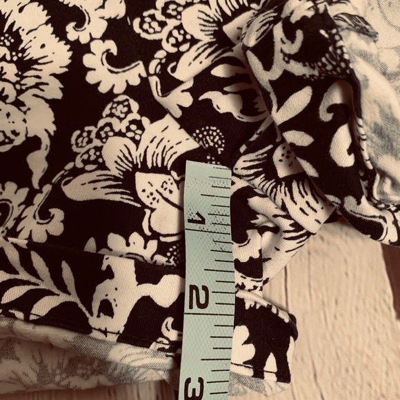 Gap Girlfriend Shorts Khakis SOFT Size 8 - Picture 8 of 11